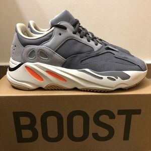 Size 8 US Mens Yeezy 700 Magnet